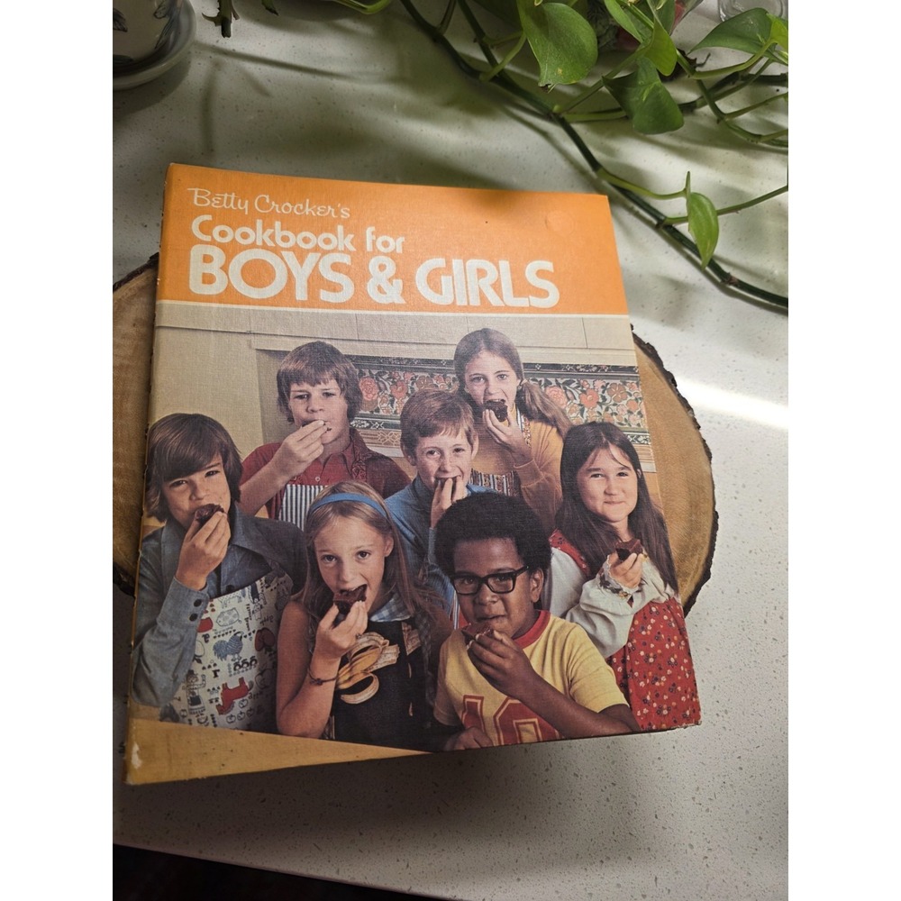 1975 1st Printing Betty Crocker's Cookbook for Boys & Girls HC Spiral Book Vtg.